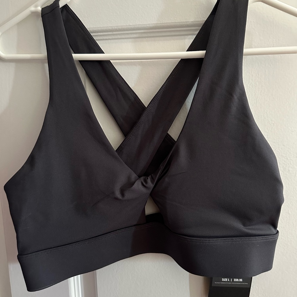 Fabletics Oasis Twist Medium Impact Sports Bra
